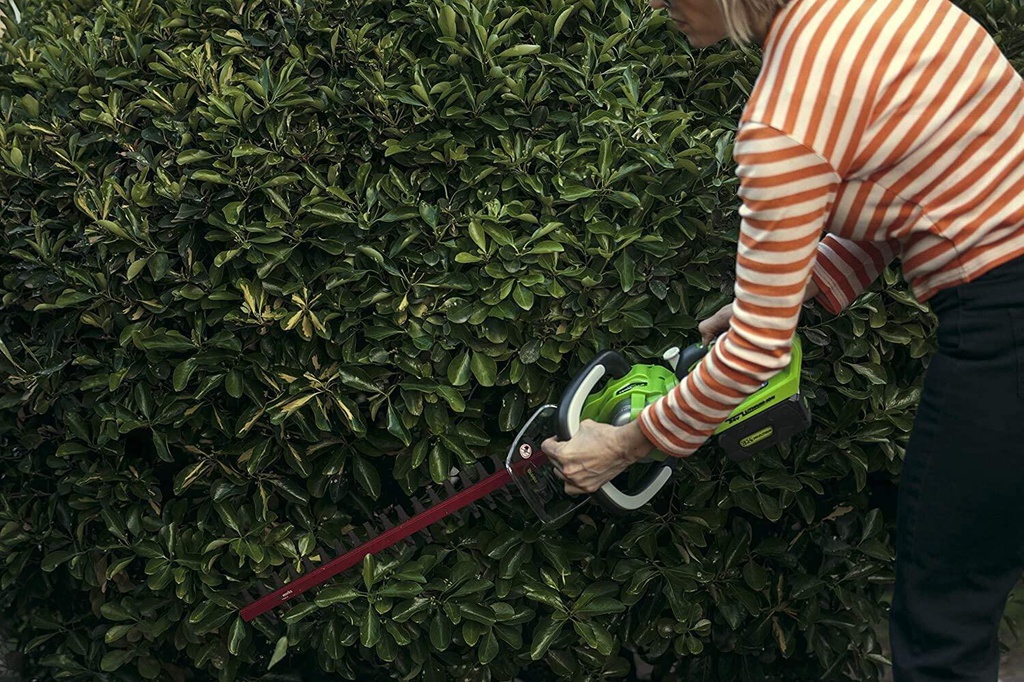 Greenworks 24V 57cm Cordless Deluxe Hedge Trimmer 90degree Rotary G24HT57 (Without Battery &amp; Charger)